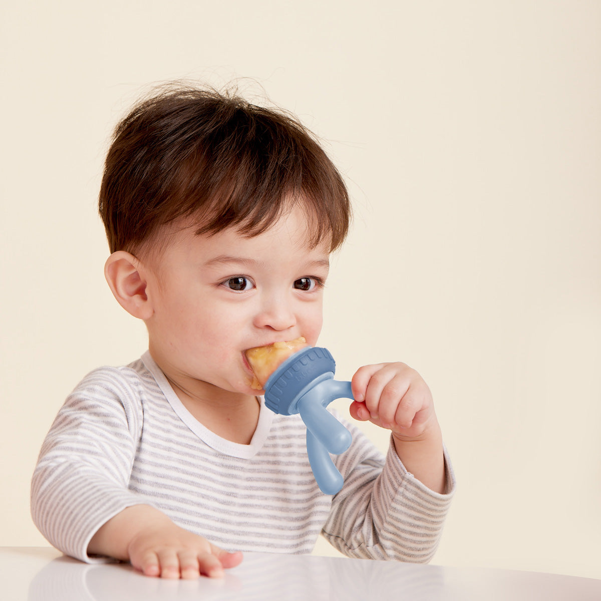 Grignoteuse en silicone pour aliments frais - lullaby blue